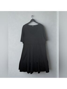 Torrid Black V Neck Short Sleeve Dress Size 3X